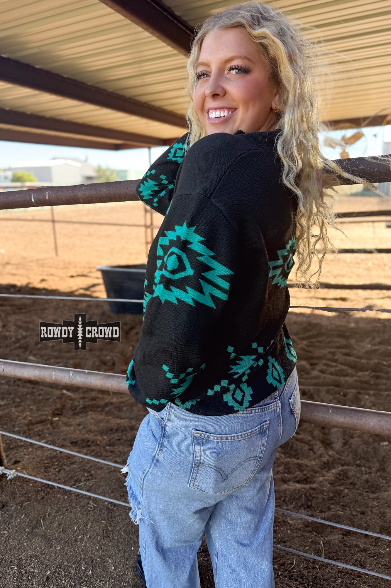 BLACK Calhoun Pullover - Snoody Scents